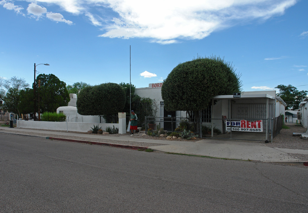 Borden Court in Tucson, AZ - Foto de edificio