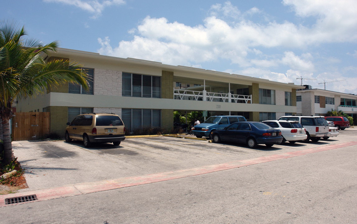 Park Place Nobe Apartments in Miami Beach, FL - Building Photo