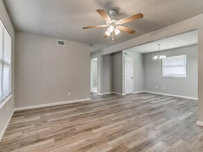 1311 N Nail Pkwy in Moore, OK - Building Photo - Building Photo