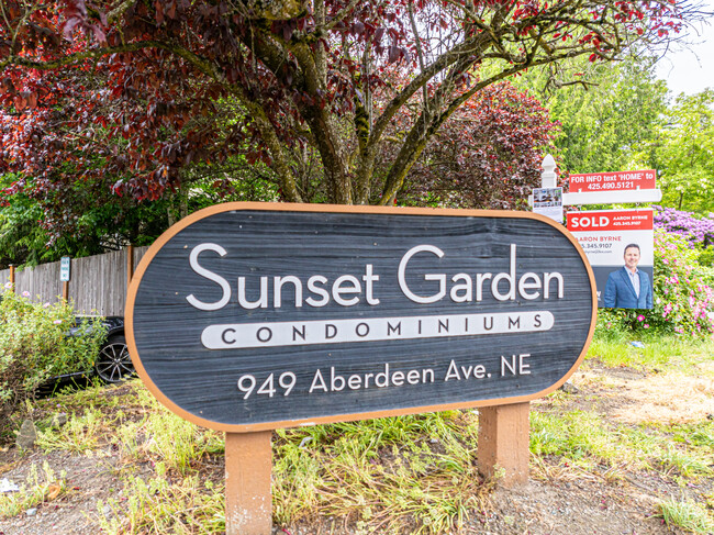 Sunset Garden Condominiums in Renton, WA - Building Photo - Building Photo