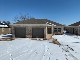 2409 N Hickory St in Sherman, TX - Building Photo