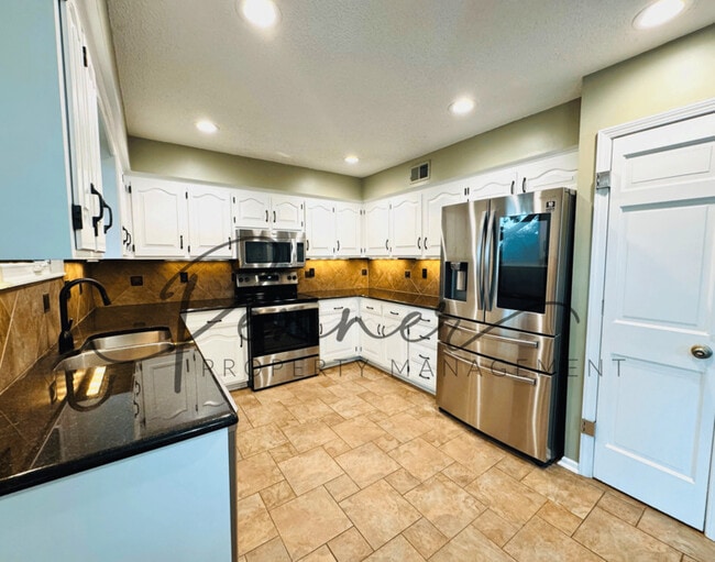 4174 SW Lafayette Pl in Lee's Summit, MO - Building Photo - Building Photo