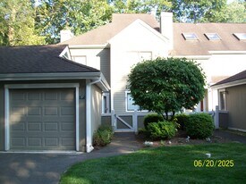 57 Country Walk, Unit 57 Country Walk in Shelton, CT - Building Photo