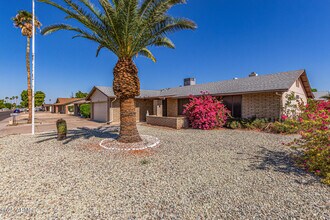 5322 W Orchid Ln in Glendale, AZ - Foto de edificio - Building Photo