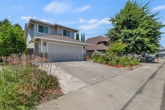 8371 Honeycomb Way in Sacramento, CA - Building Photo - Building Photo