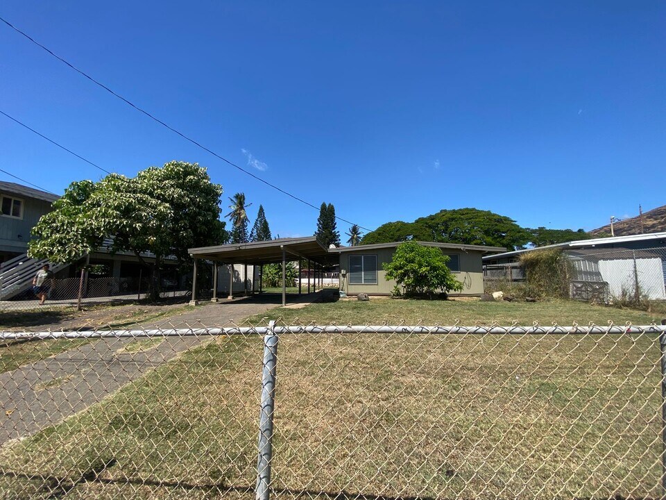 86-86 Pokai Bay St in Waianae, HI - Building Photo