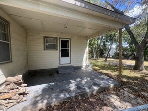 920 E Walnut St in Hillsboro, TX - Building Photo - Building Photo