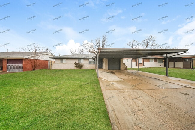 property at 709 N Dallas Ave