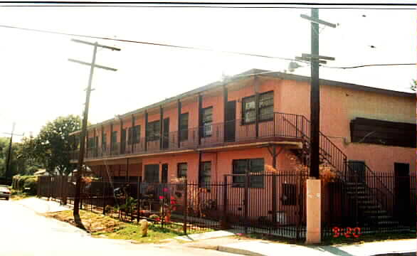 1000 S Wilmington Ave in Compton, CA - Foto de edificio