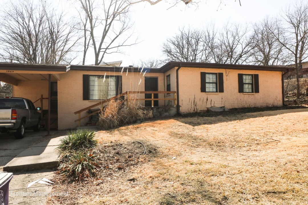 1969 Hunting Ave in Manhattan, KS - Building Photo