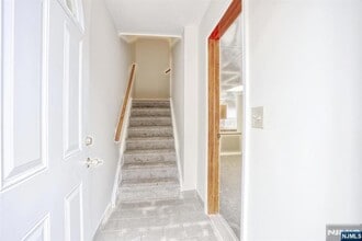 44 Davenport Ave in Tenafly, NJ - Building Photo - Building Photo