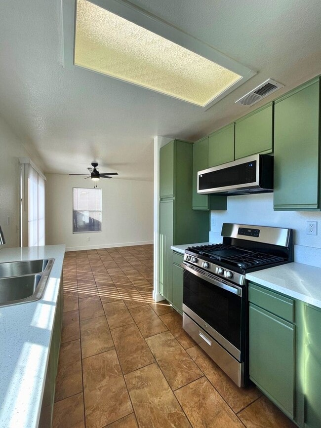 2807 The Avenue N in North Las Vegas, NV - Building Photo - Building Photo