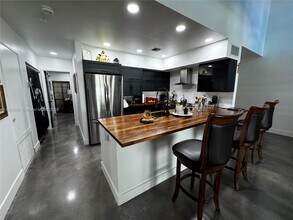 6984 Greentree Ln in Miami Lakes, FL - Building Photo - Building Photo