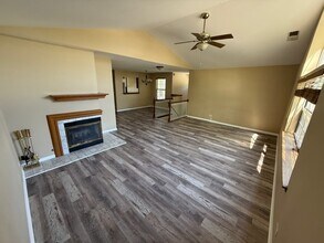 16 Tyler Ct in Streamwood, IL - Building Photo - Building Photo