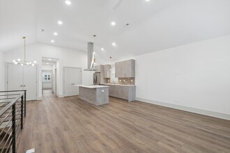 2719 W St Georges Ct in Chicago, IL - Building Photo - Building Photo