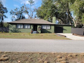 5321 NE 29th St in Silver Springs, FL - Building Photo