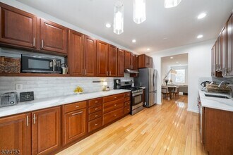 593 Hartford Dr in Nutley, NJ - Building Photo - Building Photo