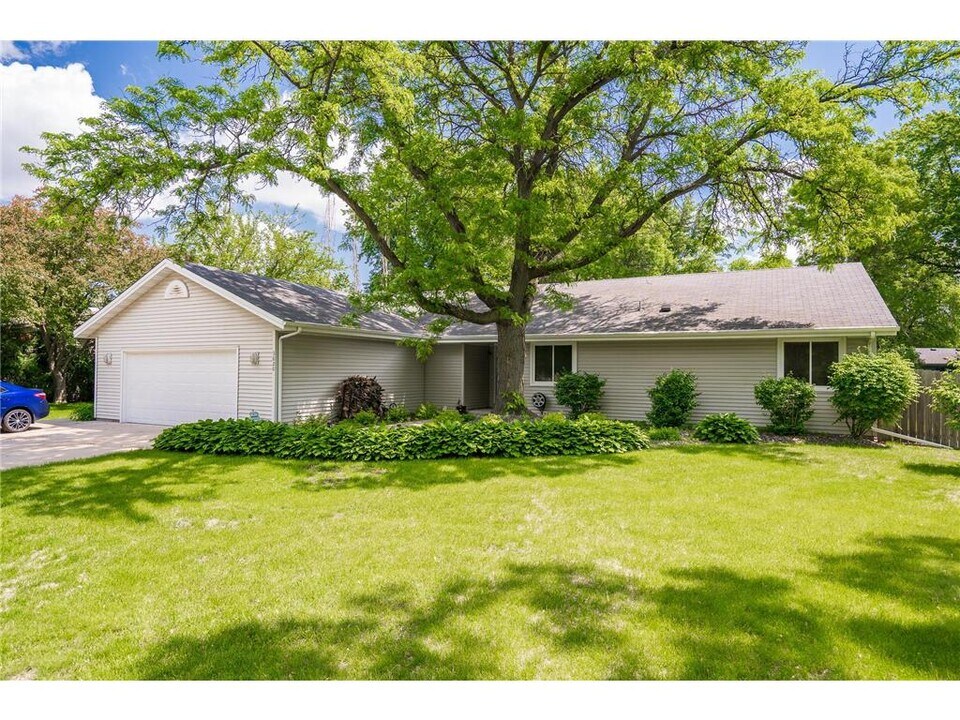 3620 Saratoga Ln N in Plymouth, MN - Building Photo