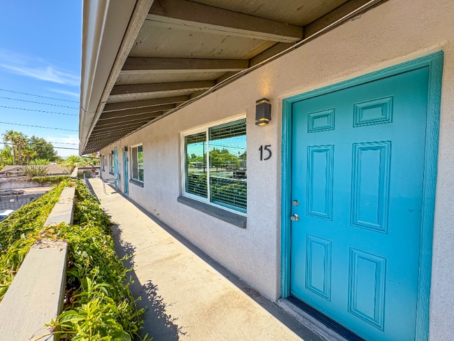 1110 E Highland Ave-Unit -15 in Phoenix, AZ - Building Photo - Building Photo