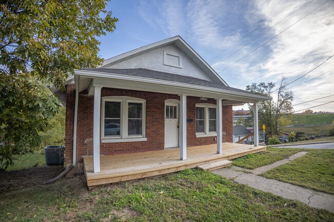 421 Marshall St in Jefferson City, MO - Building Photo - Building Photo