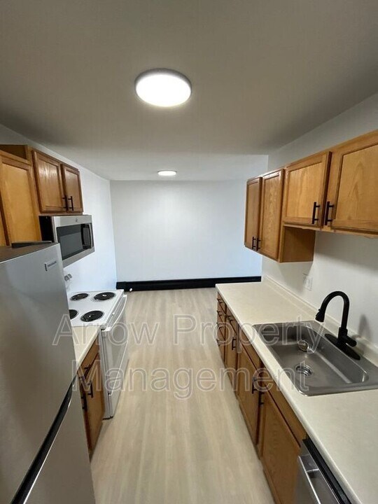 215 E Arbor Ave in Bismarck, ND - Building Photo