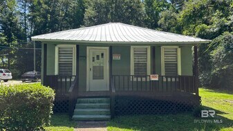 117 Abernathy Ave in Bay Minette, AL - Building Photo