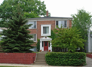 330 W Davis Ave in Ann Arbor, MI - Building Photo - Building Photo