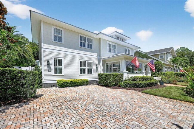 235 10th Ave NE in St. Petersburg, FL - Building Photo - Building Photo