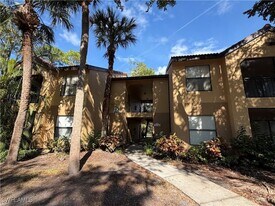 2070 Arbour Walk Cir, Unit 3214 in Naples, FL - Building Photo