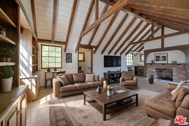 property at 926 N Alpine Dr