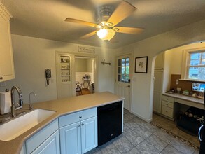 123 Steinmann Ave in Middlebury, CT - Building Photo - Building Photo