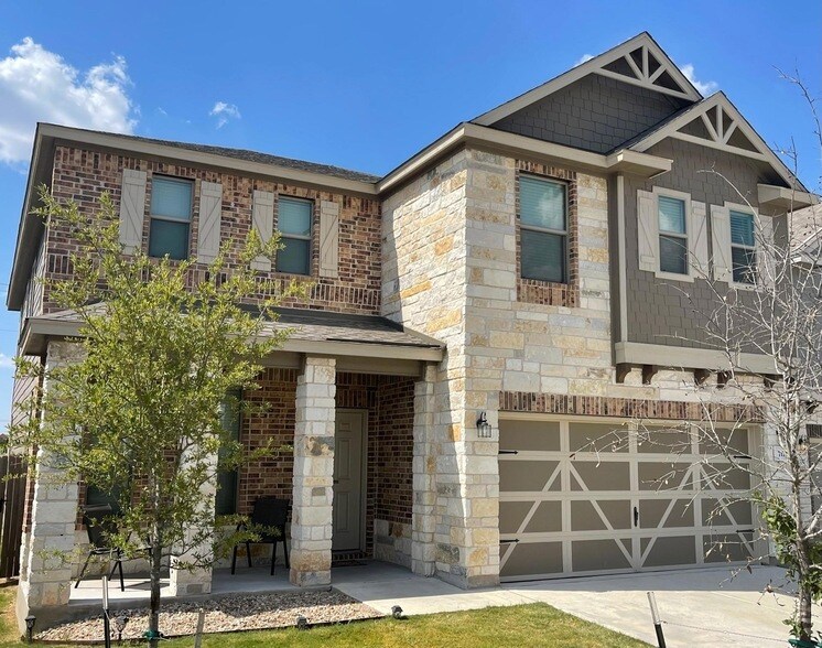 717 Bailey Park Dr in Jarrell, TX - Building Photo