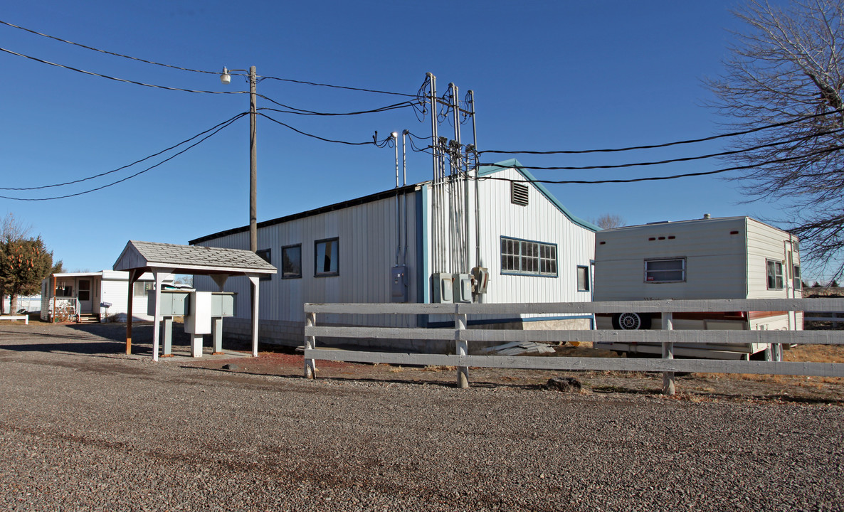 E-Z Livin Mobile Home Park in Burley, ID - Building Photo