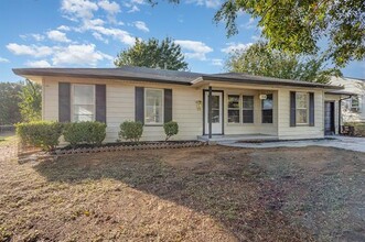 704 Vine St in Euless, TX - Building Photo - Building Photo