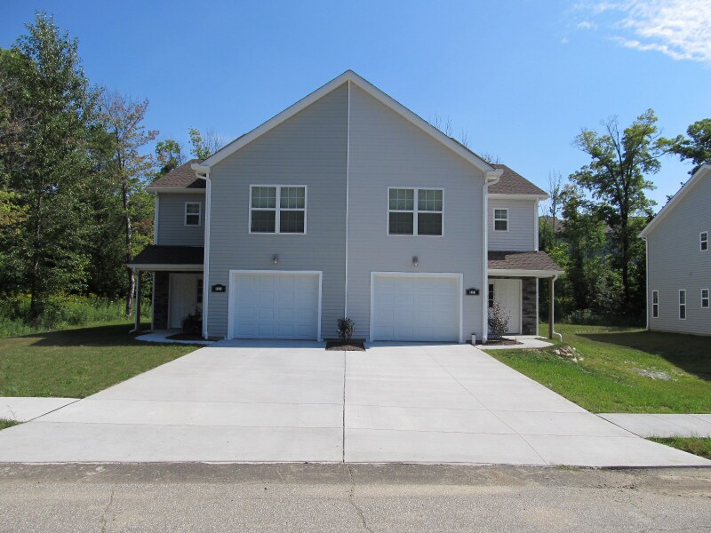 4927 Grouse Holw Dr in Erie, PA - Building Photo