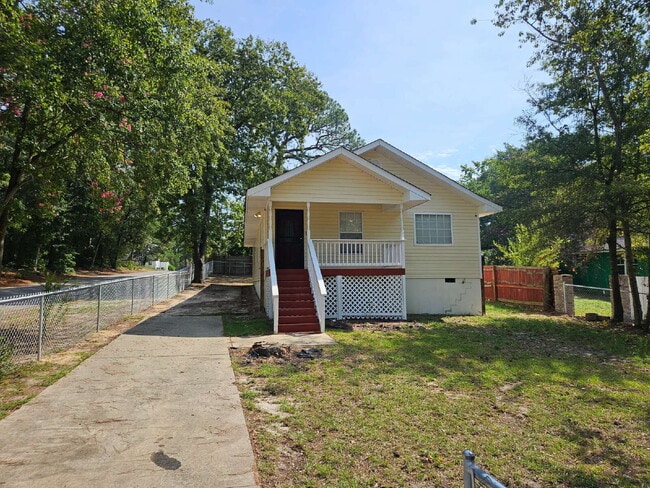 property at 700 Rosedale Arch