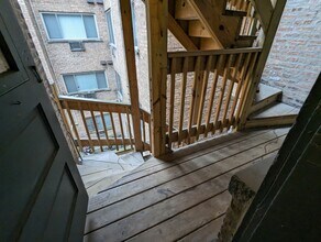 542 W Surf St, Unit 542-2S in Chicago, IL - Foto de edificio - Building Photo