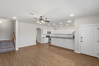 415 Goldilocks Ln in College Station, TX - Building Photo - Building Photo