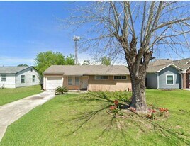 5731 Rue St in Houston, TX - Building Photo