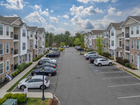 The Reserve at Franklin Lakes-Mews Collection in Franklin Lakes, NJ - Foto de edificio - Building Photo