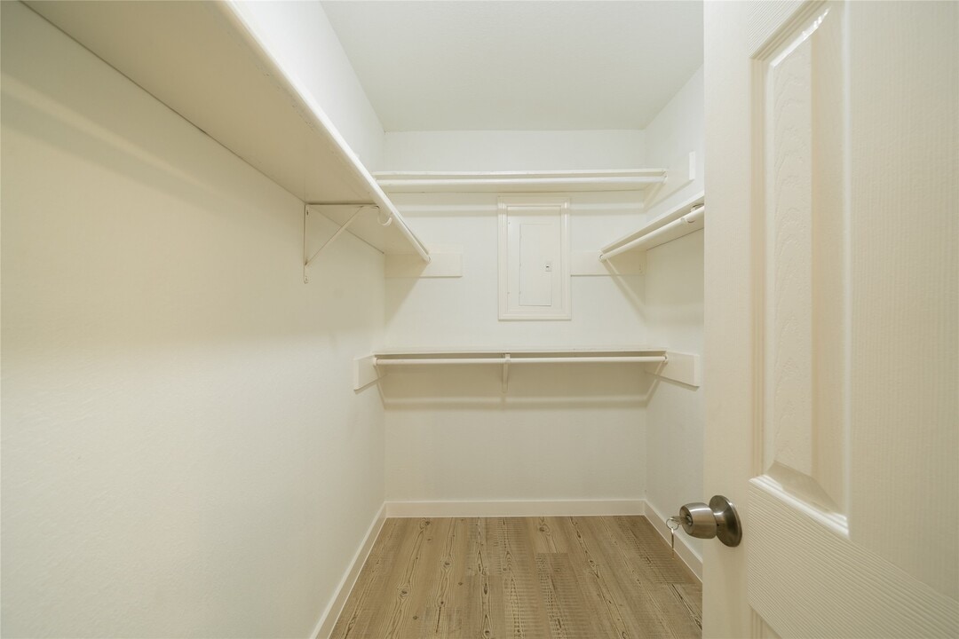 12302 Kitty Brook Dr in Houston, TX - Building Photo