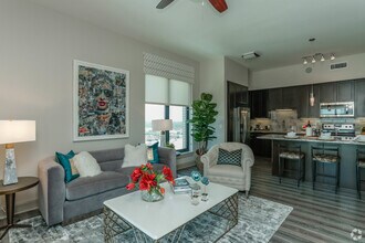 913 Piney Point Rd in Houston, TX - Building Photo - Building Photo