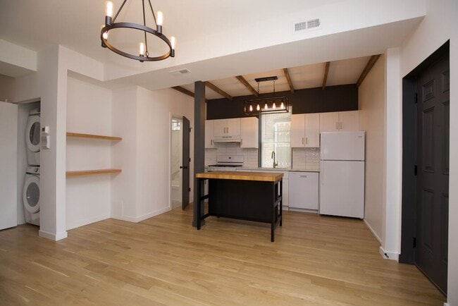 908 N California Ave, Unit G09C