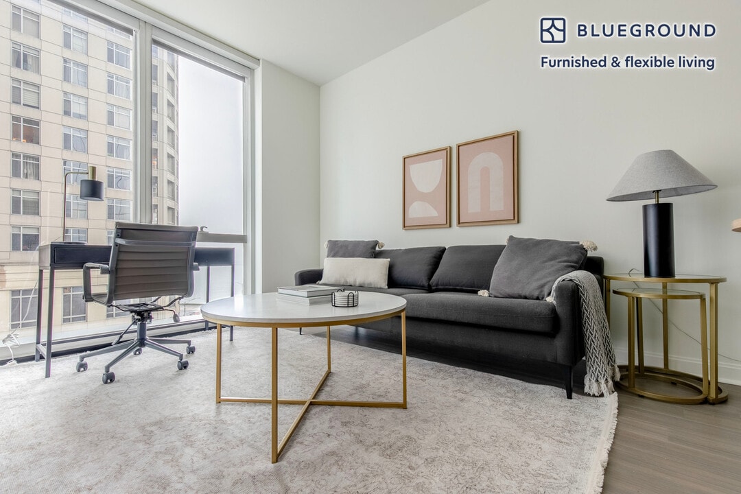 500 N Lake Shore Dr in Chicago, IL - Building Photo