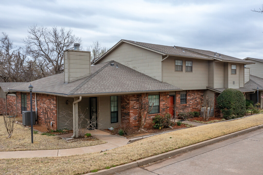 1404 Hunters Ridge Rd in Edmond, OK - Building Photo