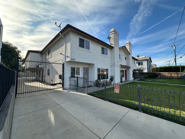 5621 Klump Ave