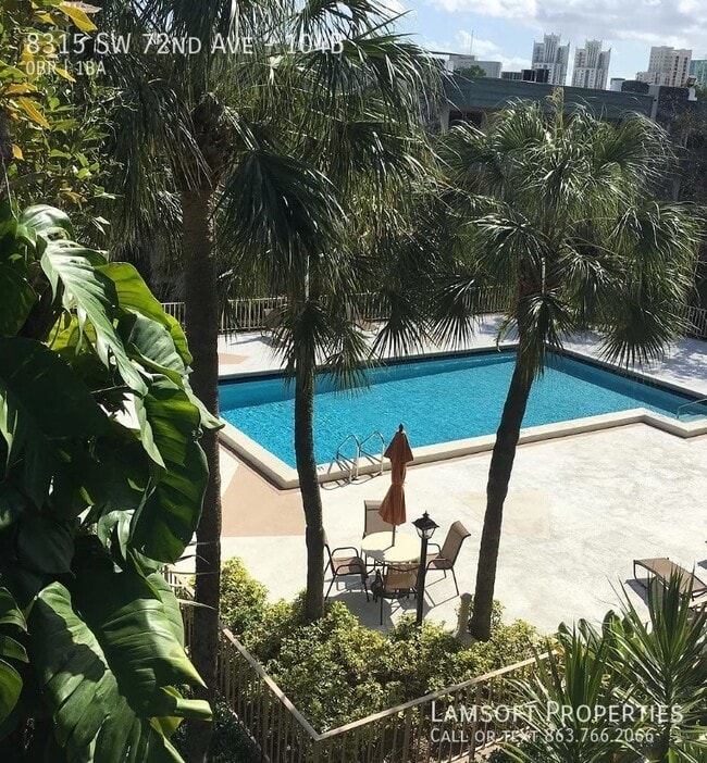 8315 SW 72nd Ave in Miami, FL - Building Photo - Building Photo