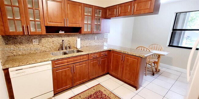 8401 NW 8th St, Unit 201 in Miami, FL - Building Photo - Building Photo