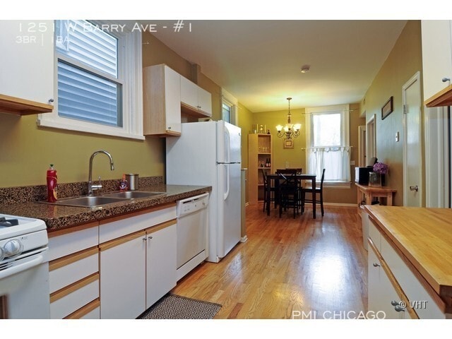 property at 1251 W Barry Ave
