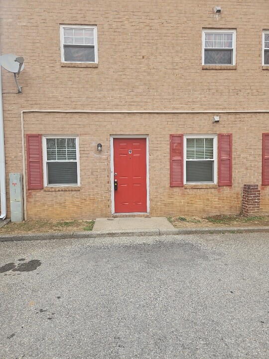 812 Westside Blvd NW, Unit 9 in Roanoke, VA - Building Photo